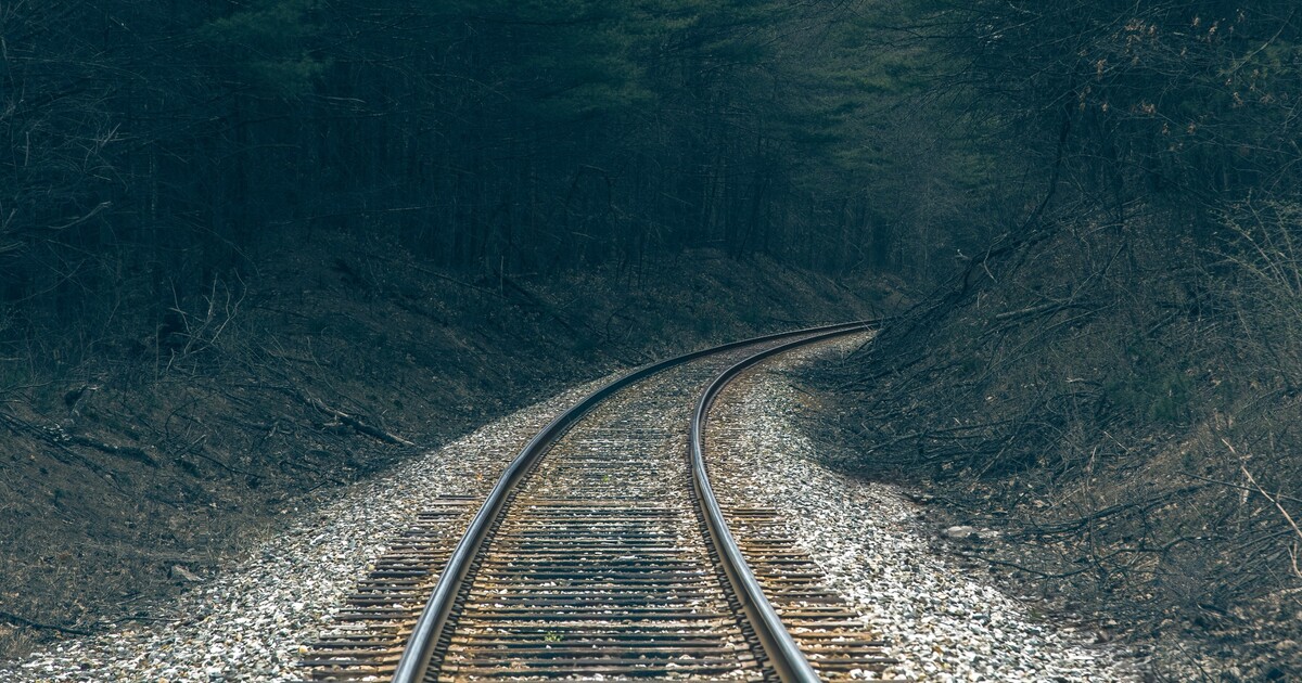 Třináctiletý chlapec si nesl domů vysvědčení. Srazil ho vlak