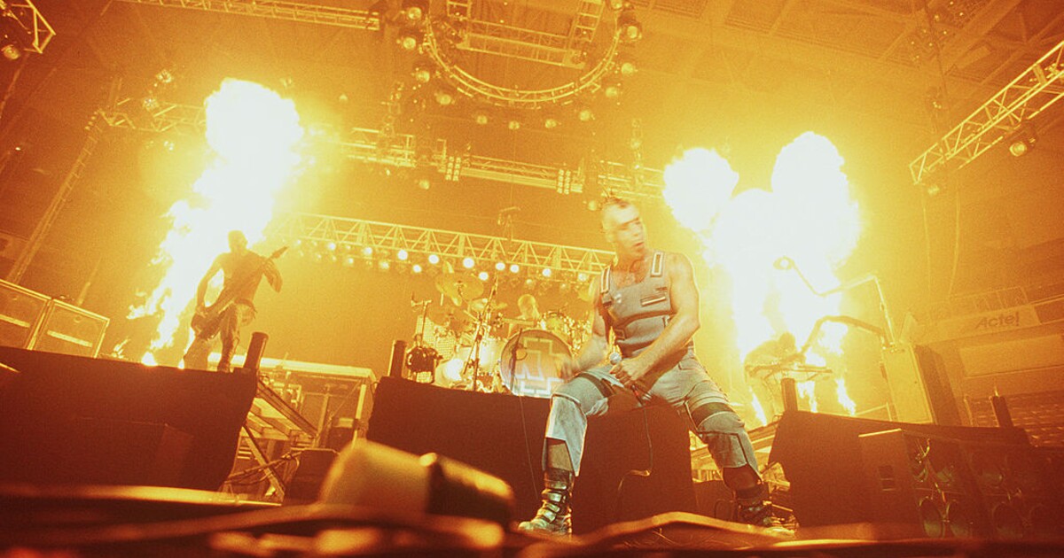 Muž a žena se pokusili sabotovat koncert kapely Rammstein. Podle nich Lindemann nepatří na podium, ale před soud