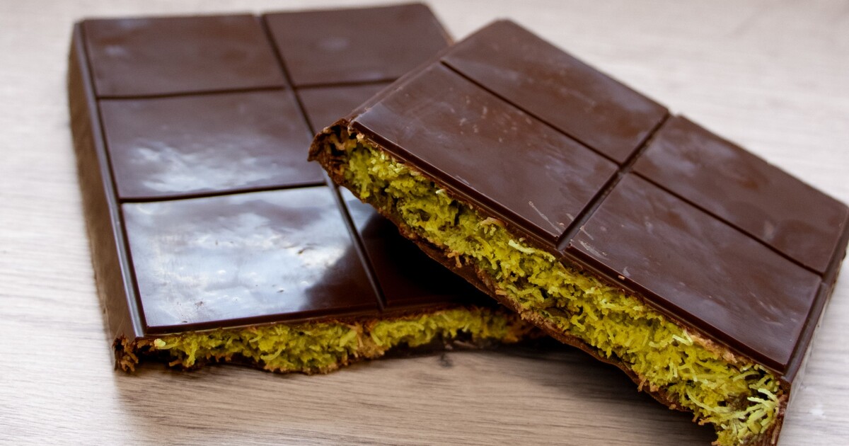 Zkusili jsme si vyrobit dubajskou čokoládu doma. Zvládneš to taky, povíme ti, co budeš potřebovat