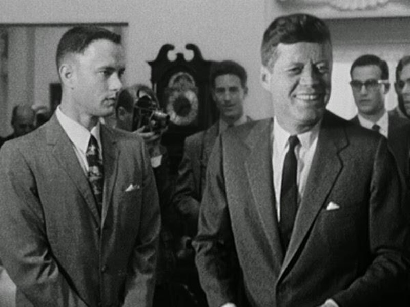 Při setkání s prezidentem Johnem F. Kennedym pronesl Forrest Gump větu: 