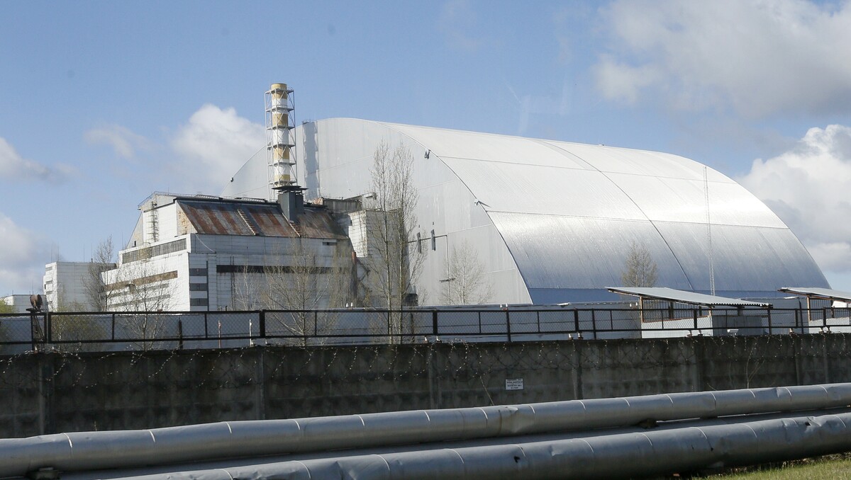 Kryt betónového sarkofágu reaktora jadrovej elektrárne v ukrajinskom meste Černobyľ.