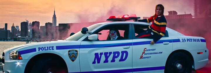 Dúhový Tekashi sa vozí na policajnom aute. Tentokrát nejde do väzenia