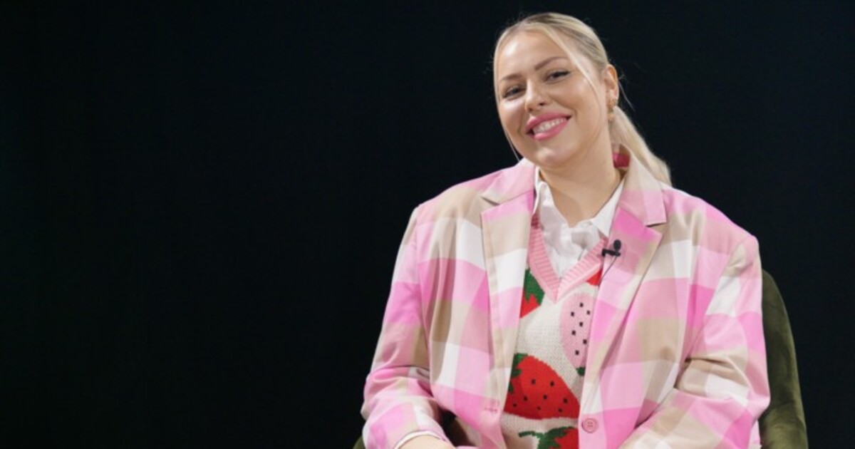 Exkluzivně: Slavní Češi a Češky vytvořili obrazy na podporu trpících kuřat z velkochovů. Podívej se, jaké dílo si můžeš vydražit