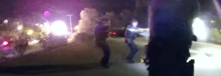 Policisté v USA zastřelili neozbrojeného Afroameričana na útěku. Vystřelili po něm 90 ran, trefili se šedesátkrát