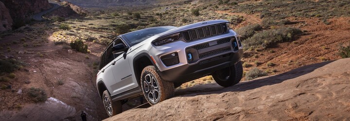 Nový Jeep Grand Cherokee je realitou. Má na výběr tři motory, nejsilnější je paradoxně ten nejmenší