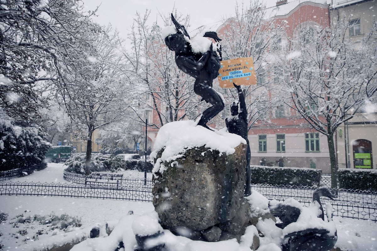 Slovenská sporiteľňa, Sochám zima neublíži, ľuďom áno