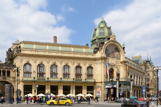 Asi bychom neradi vynechali jednu z nejznámějších secesních budov v Praze. Znáš její název?