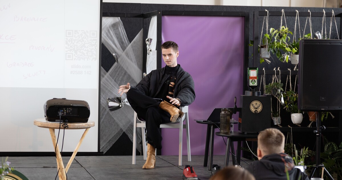 Jak vybudovat úspěšnou módní značku? Byli jsme na diskusi s designérem Janem Černým