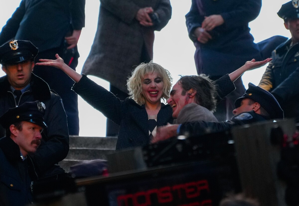 Lady Gaga a Joaquin Phoenix na natáčení Joker: Folie a Deux.