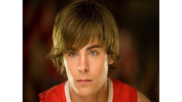 Měl*a jsi rád*a populární High School Musical (2006)? Jaké číslo nosil Troy Bolton na svém basketbalovém dresu?