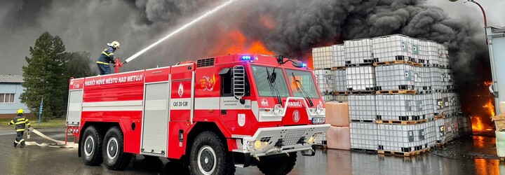 Nové Město nad Metují: Hasiči zasahovali u požáru haly průmyslového areálu