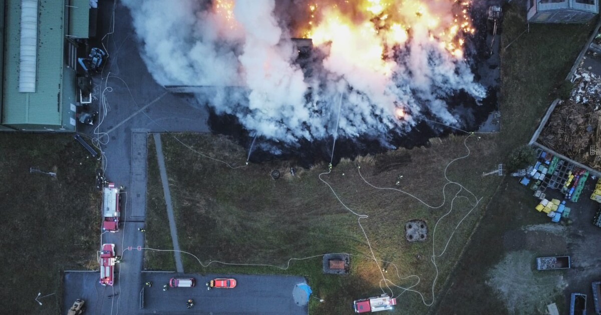 U Českých Budějovic hořela skládka pneumatik. Škoda je 60 milionů korun
