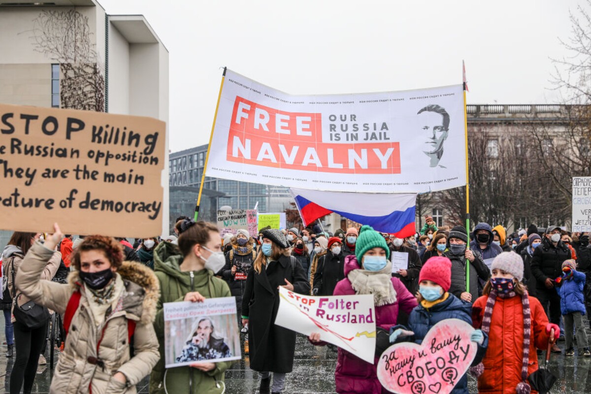 Ruskí emigranti v Nemecku protestujú proti zatknutiu Navaľného. 
