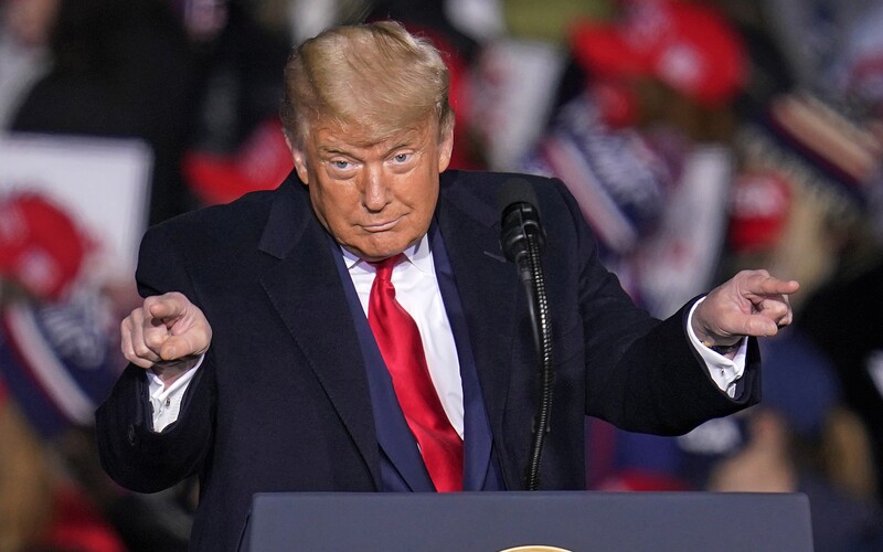 Trump předčasně odešel z televizního rozhovoru. Moderátorka se mu zdála předpojatá.