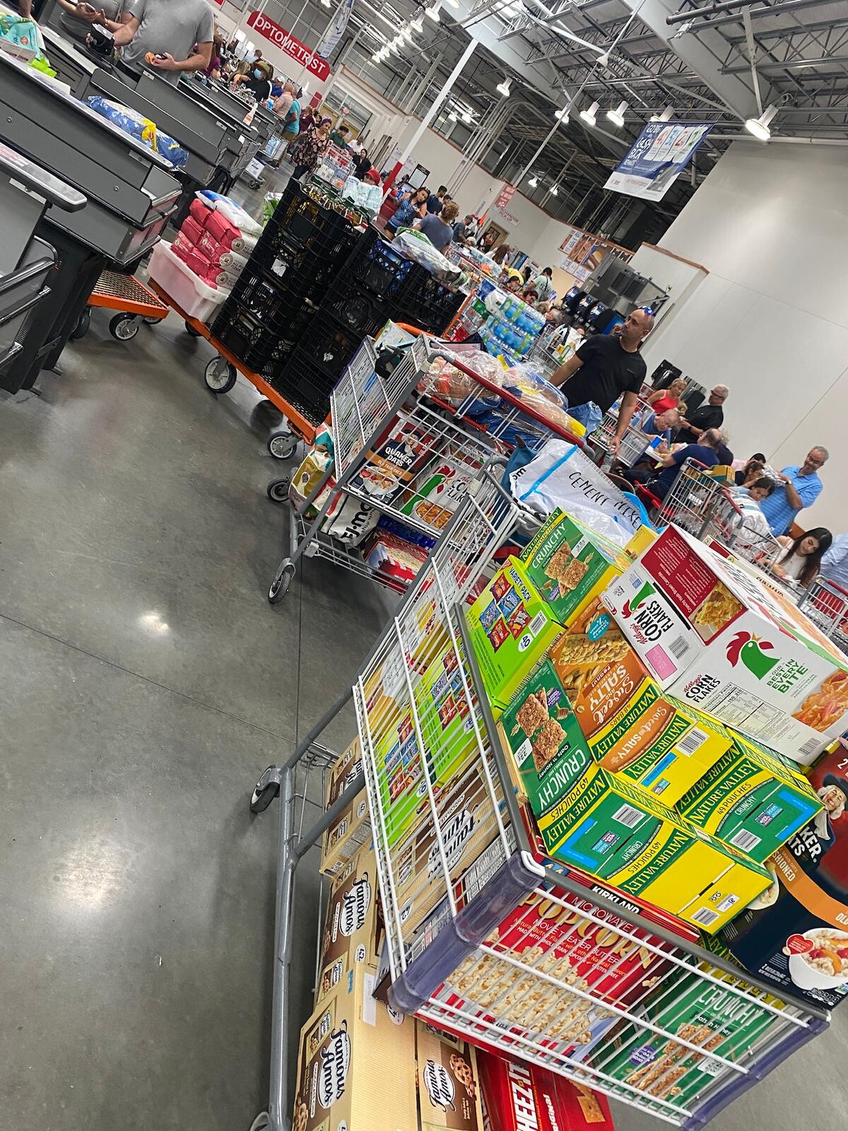 Aj takto vyzerá nakupovanie zásob na plavbu