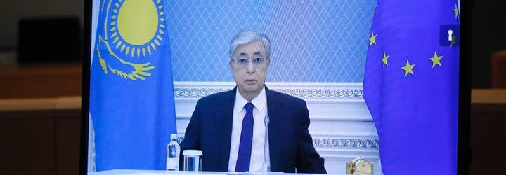 Prezident Kazachstánu tvrdí, že v zemi je 20 tisíc teroristů. Těla svých spolubojovníků prý kradou z márnic