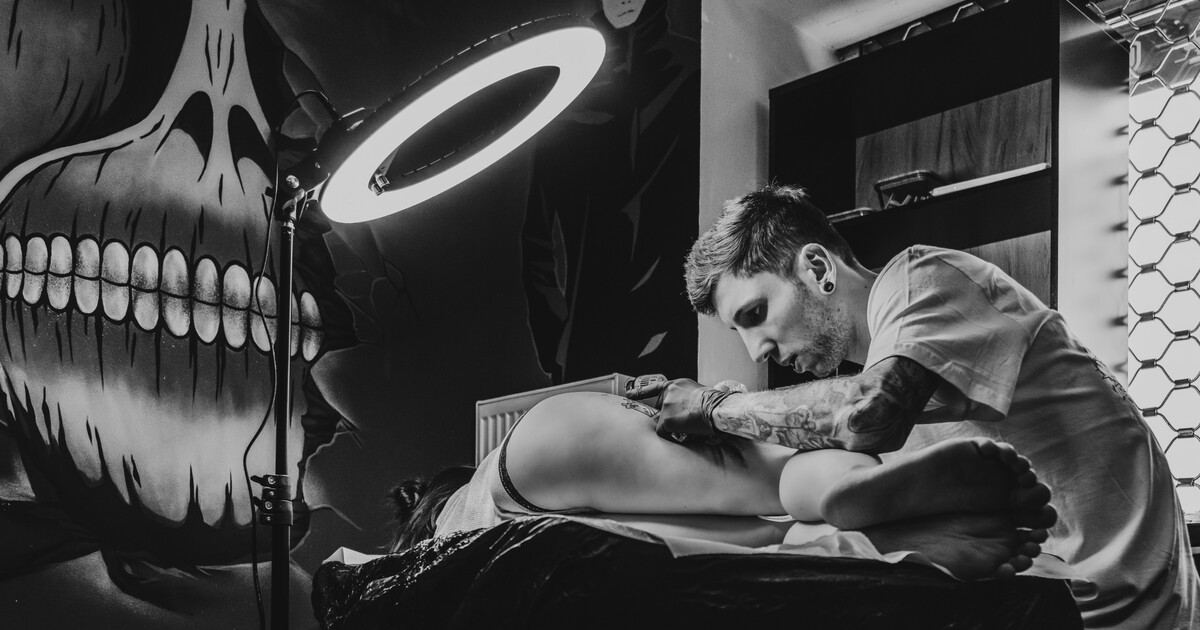 Dříve se mu za anime smáli, dnes si vydělává jeho tetováním. Tetuju i hentai, říká René