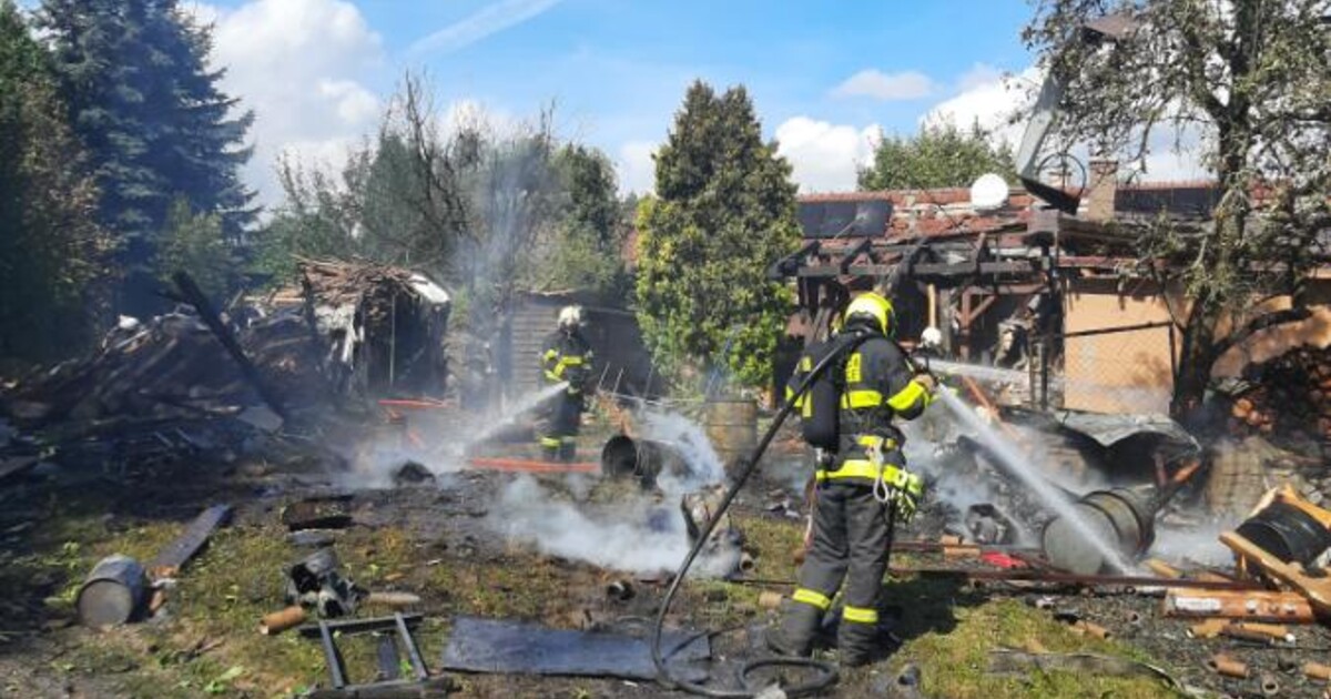 Na Prostějovsku vybuchl rodinný dům, jeden člověk zemřel
