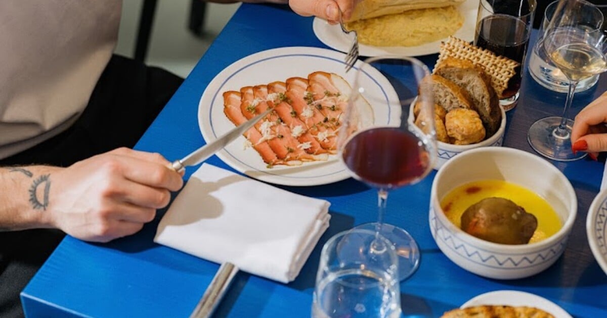 Slovenský banger i rohová kavárna ve Vršovicích. Nové podniky, kam budou za chvíli chodit všichni