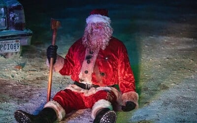 Sex, metal a drogy. Robotický Santa Claus z vianočného hororu je vraždiaci terminátor, nešetrí ani ženy a deti