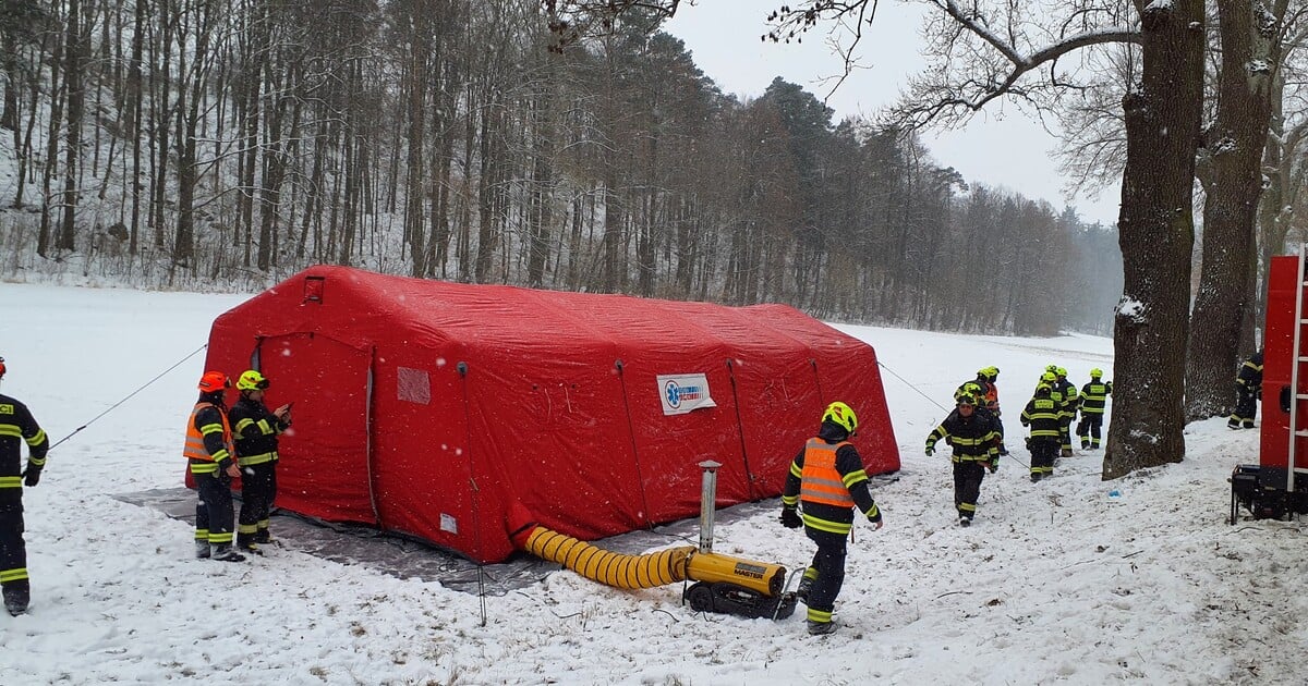 AKTUÁLNĚ: V jeskyni v Moravském krasu uvázl zraněný muž. Je 50 metrů pod povrchem