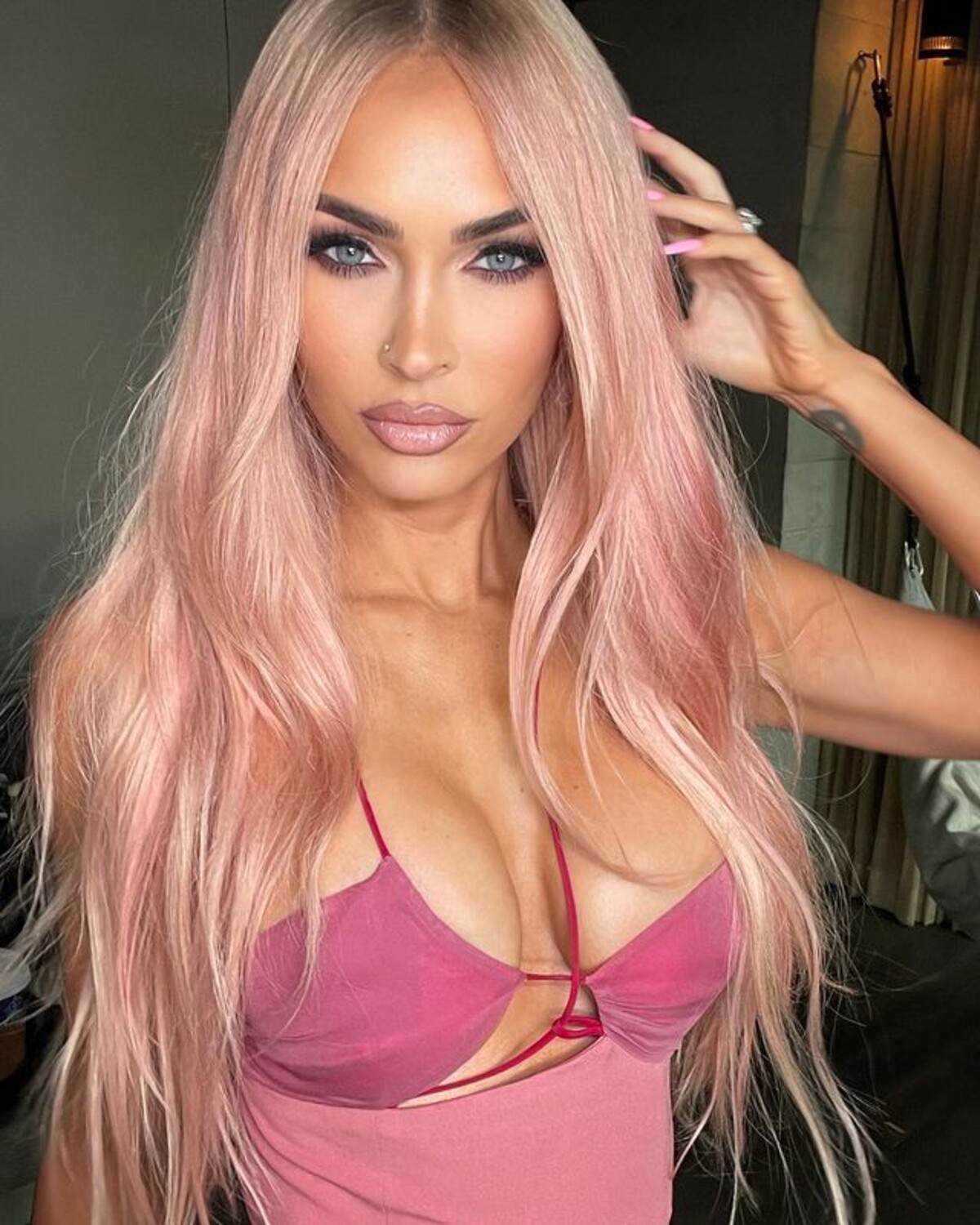 Trendu rosé podľahli Megan Fox, Hailey Bieber aj Emily Ratajkowski.