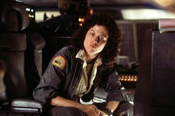 Ellen Ripley známa zo série filmov Votrelec bola v boji proti vražedným mimozemšťanom omnoho lepšia než ktorýkoľvek na plátne predstavený chlap. Spomínaš si ešte na meno herečky, ktorá jej rolu stvárnila?