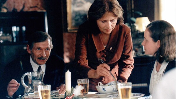 Akú postavu stvárnila v kultovom filme Pelíšky herečka Emília Vašáryová?