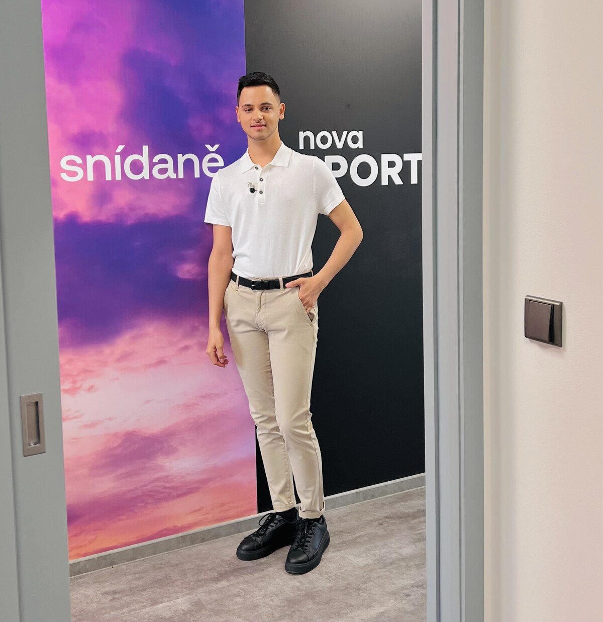 Ladislav se v současnosti živí jako profesionální fotograf.