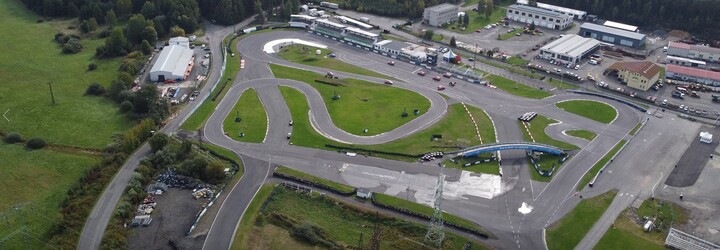 Autodrom v Sosnové nabízí bezplatné kurzy pro začínající řidiče z Libereckého kraje