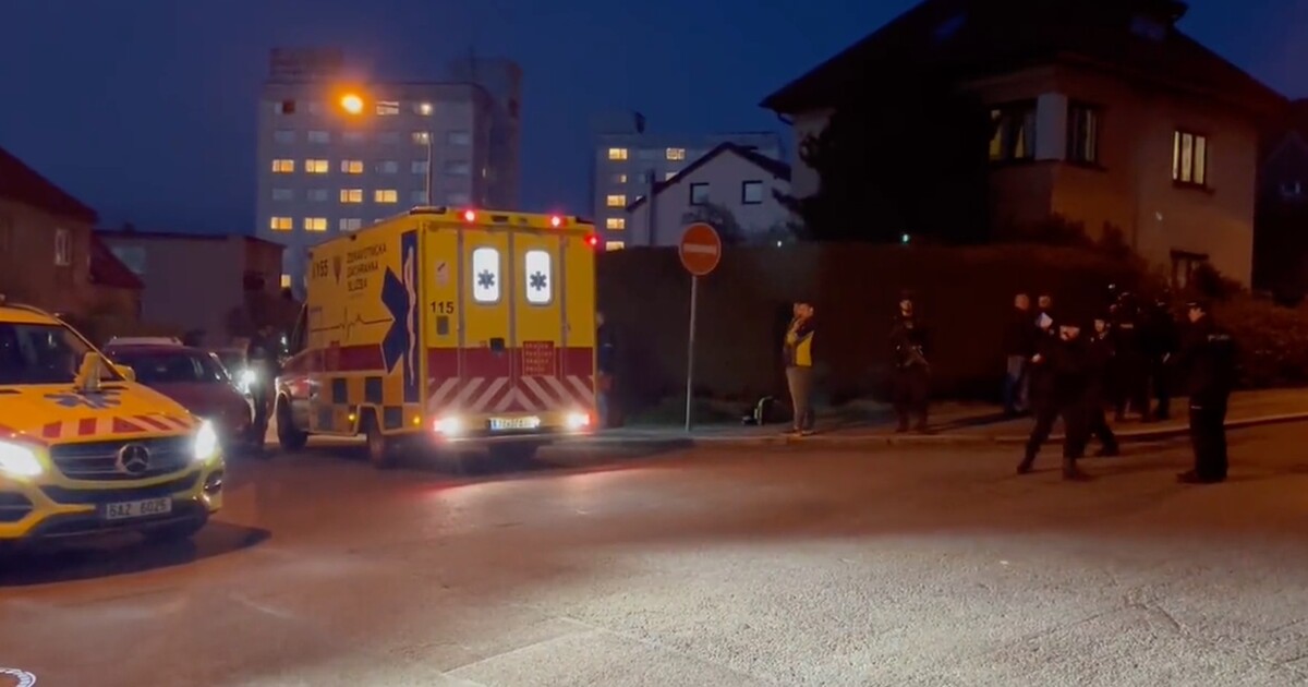 Muž v Praze postřelil ženu. Pak se sám zabil