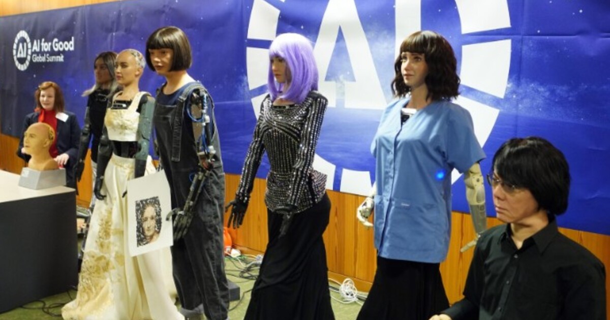 Humanoidní roboti měli historicky první tiskovou konferenci. Novináři se jich ptali, jestli chtějí lidem ukrást práci