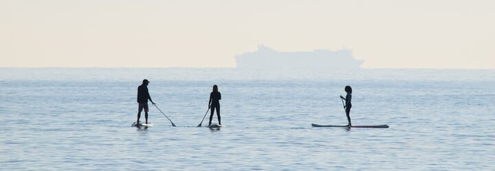Pevný verzus nafukovací paddleboard: ktorý bude pre teba lepšou voľbou?