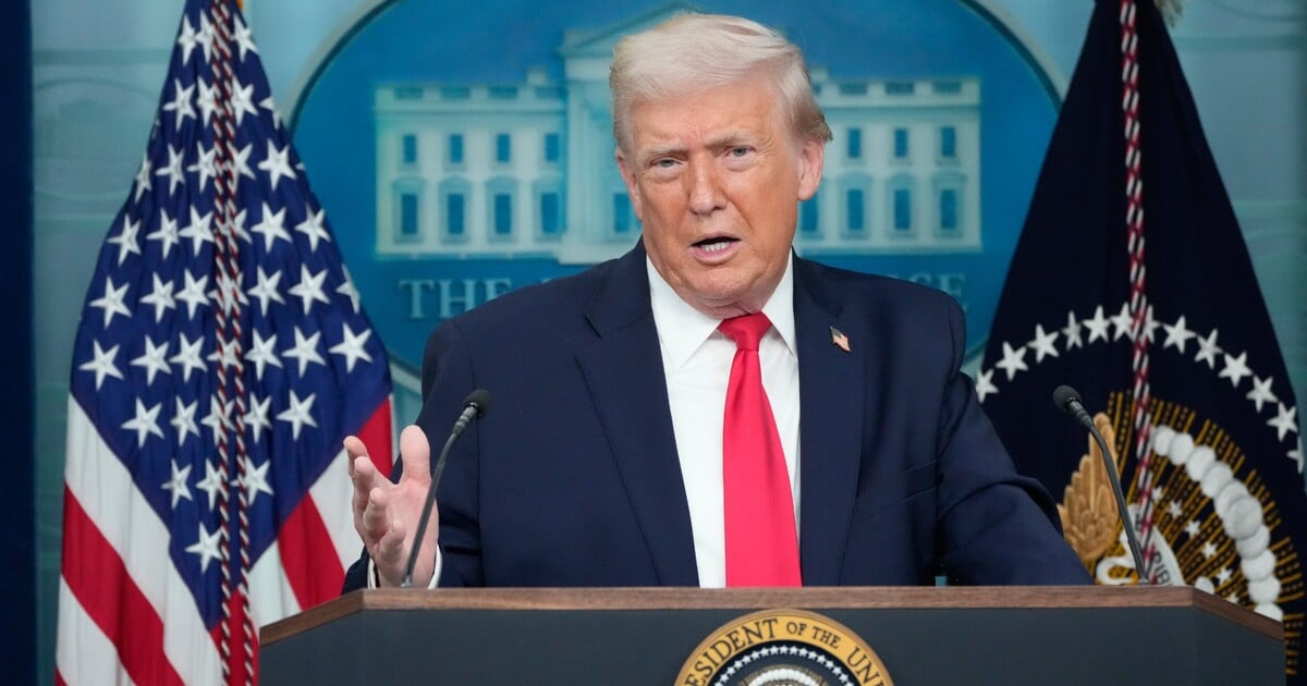 Letadlo s Donaldem Trumpem mělo technické potíže. Krátce po startu se muselo vrátit na základnu