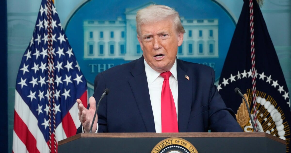 Zatajené spisy v kauze Epstein? Úřady vymazaly dokumenty o Trumpovi a údajném zneužití nezletilé dívky