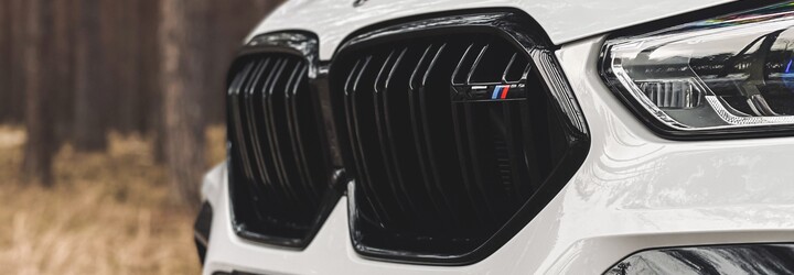 Z nového X6 M Competition nám spadla čelist. 625koňové BMW popírá fyzikální zákony