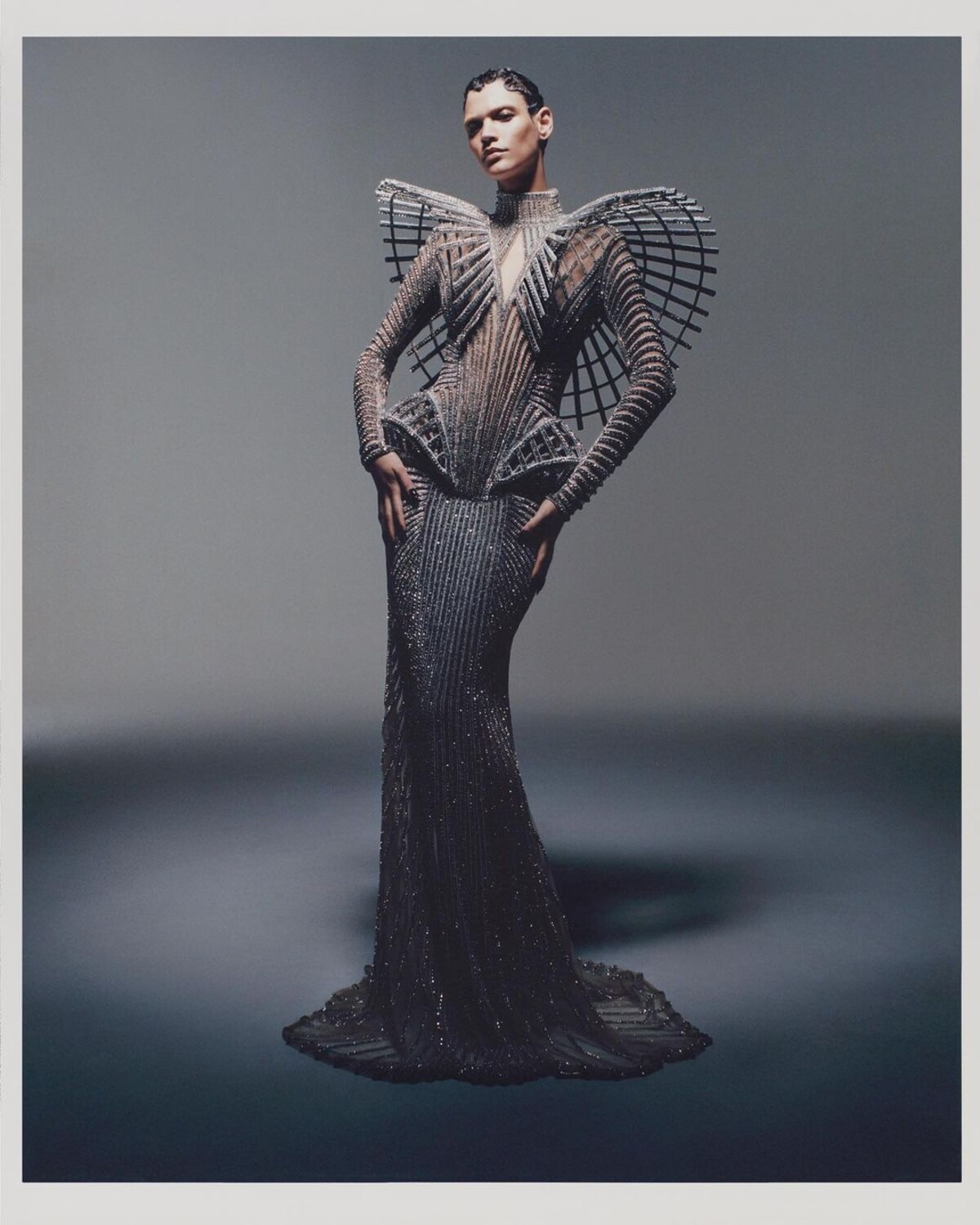 Model Alien Superstar z kolekcie Renaissance Couture.