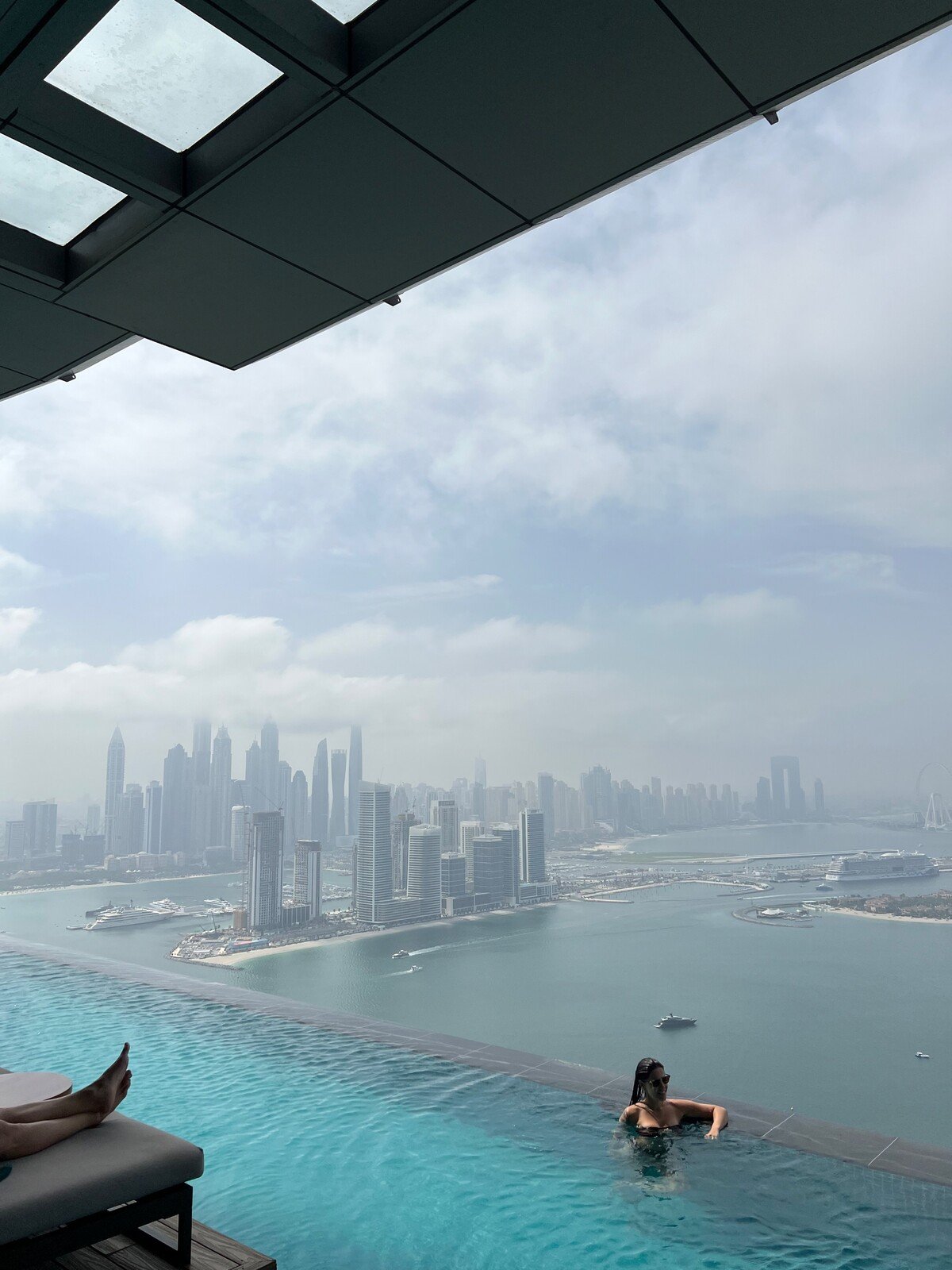 aura skypool infinity pool bazén dubaj