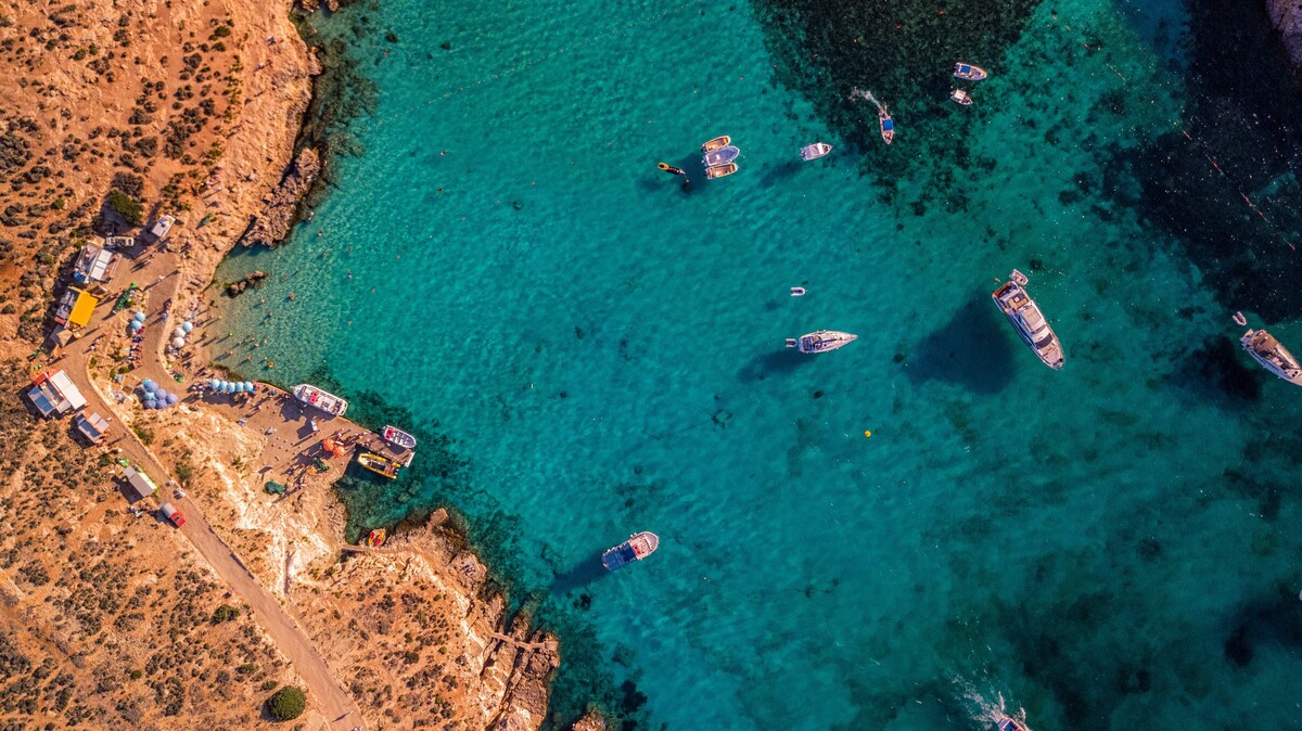 Malta sa zaradila medzi najlepšie miesta na svete súce na oddych. Ponúka krásy nad hladinou mora, ale aj pod ňou. 