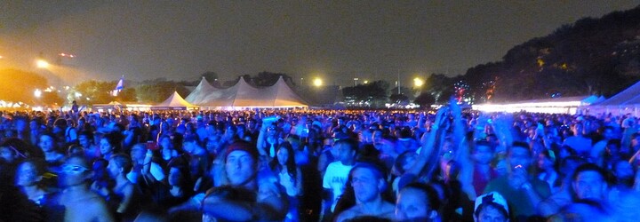 Před festivalem si na místě konání zakopal vodku, aby ji po zahájení vytáhl a spokojeně popíjel