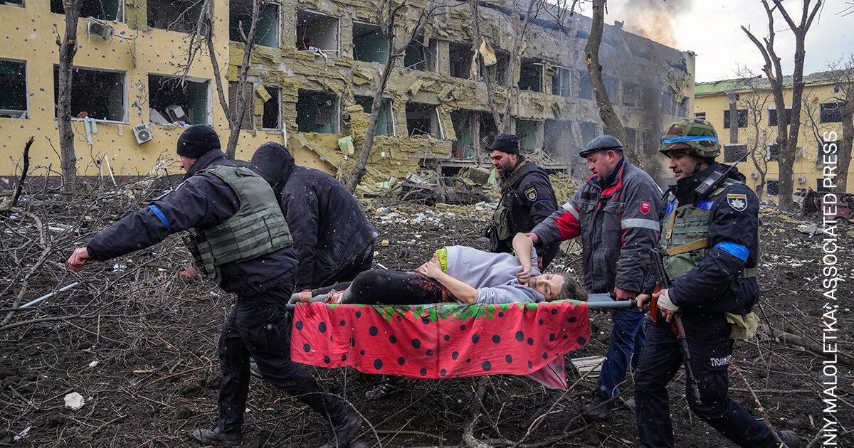 Galerie: Toto jsou vítězné snímky letošního World Press Photo. Nejlepší fotografie zachycuje útok na ukrajinskou porodnici