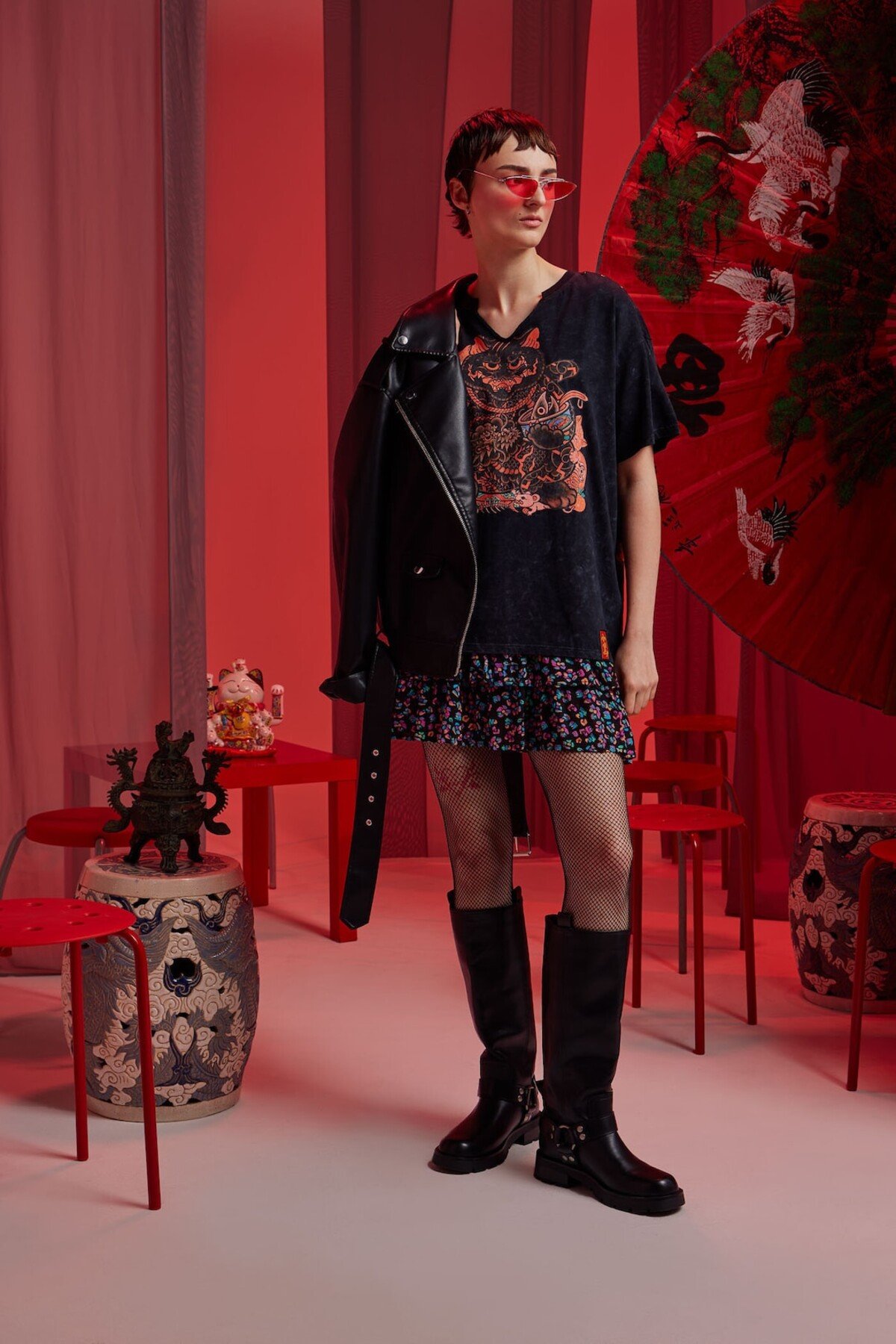 Pro fanoušky a fanynky tvrdší hudby máme i tip na rockovější variantu. Síťované silonky jsou tečkou za stylovým lookem a nebude ti v nich horko.