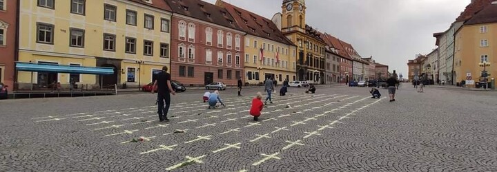 Kříže za oběti pandemie jsou na náměstích po celém Česku. Zapojit své město můžeš i ty