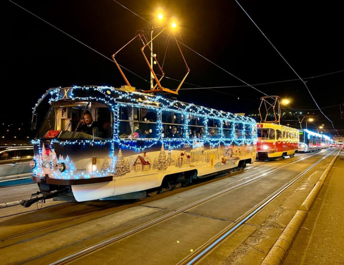 Zahájení provozu vánočních vozidel DPP.