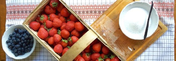 REFRESHER recept: Panna cotta s jahodovo-borůvkovým přelivem aneb letní osvěžení, které nechybí v žádné italské restauraci