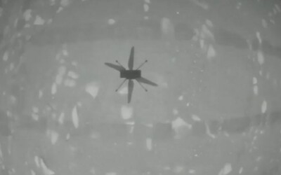 Ďalšia historická chvíľa: NASA na Marse úspešne vzlietla aj pristála s mini helikoptérou Ingenuity.