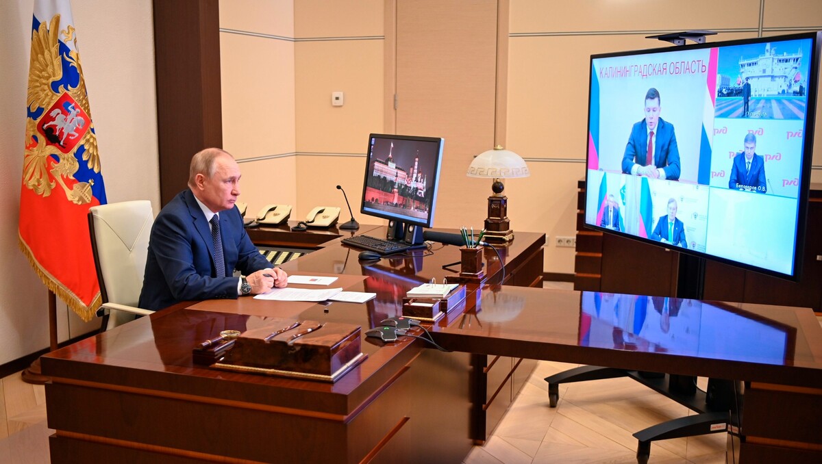 Putin vyhlásil, že bez ohľadu na to, aké to bude ťažké, jeho krajina bude pokračovať vo svojom rozvoji, a oznámil posilnenie dopravnej a logistickej infraštruktúry. 