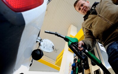 Ceny benzínu sú najvyššie od leta 2023. Analytici nám prezradili, v akom prípade by mohli klesnúť.