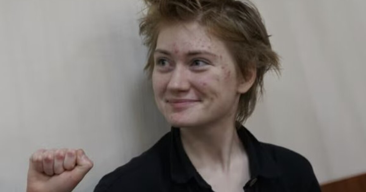 Ruská studentka vyjádřila odpor vůči válce uměním. Soud ji poslal na téměř tři roky za mříže