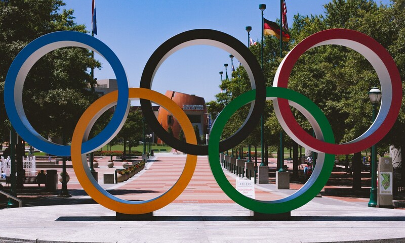 Medzi olympijské symboly nepatrí: